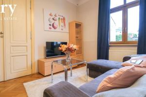 Big cozy apartment Free 1 parking