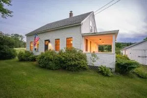 Elmore Views - 10 Min to Stowe, Pet Friendly! - Wolcott