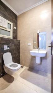 شقه بمدخل خاص في الشيخ زايد