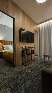 Miło Mi w górach - budynek główny hotelu z basenami i saunami - parking GRATIS