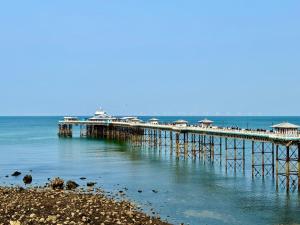 Llandudno Boutique style seaside retreat with stunning views