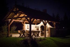 Agroturystyka Nad Bystra - Drewniany dom z pięknym ogrodem