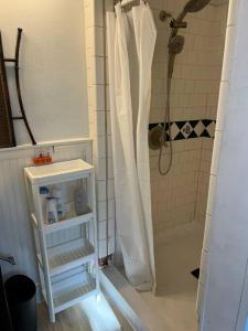 3 Bedroom - Awesome Views, Light, Deck