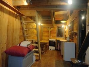 Tiny House Glamping, sleeps up to 6