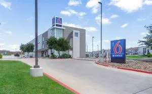 Motel 6-Laredo, TX - Airport - Cotulla