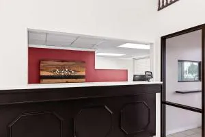 Red Lion Inn & Suites Pontoon Beach - 爱德华兹维尔