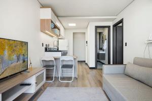 Welter You com Piscina Aquecida 1dorm by Achei