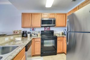 4th-Floor Waterfront Condo on Treasure Island!