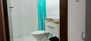 Casa térrea com piscina a 250 metros da praia