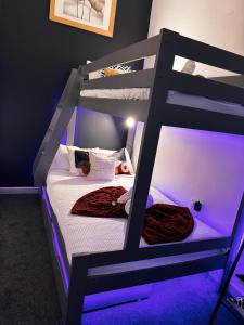 A&A Luxury Stay Rosedale St - Chic, Modern, City Centre, Neon Decor