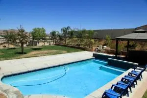 Vineyard Poolside Retreat - Menifee