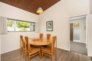 Onerahi Oasis Outdoor entertainers delight - Ngunguru