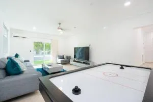 Sunset Pool House 4BR 13 People Hidden Gem - نورث ميامي بيتش