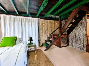 Phòng Gia Đình Có Vòi Sen (Family Room with Shower)