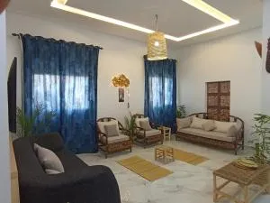 appartement vue sur mer plage des nations - Sala