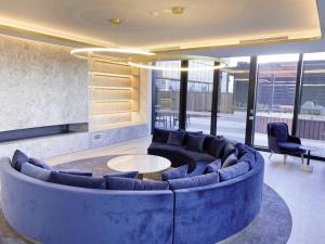 Skyone Lux 2Bed2Bath Aprt in BoxHill and Free carpark