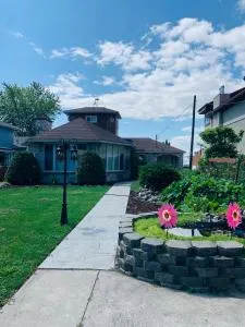 Scenic Lakeshore Retreat by Erie - Harrow