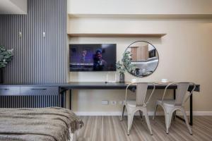 Furnished Studio in Central Cebu Avida Towers Riala, Cebu IT Park with Fast WiFi, Netflix, Pool and More