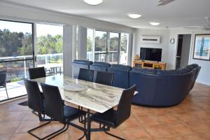 Ocean Shores Apartment 15 - Bring your own linen.