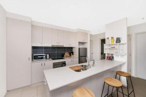 3BR Braddon Flat, 8 mins walk to CBD - Hosted by Canstay