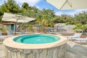 Villa Luce del Sol with Pool - Happy Rentals