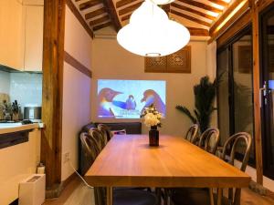 JAY Hanok ㅡ 3BR 3Bath ㅡ 8min from Anguk STN