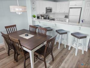 SMP 503 - Updated Beachfront - Free Beach Service!