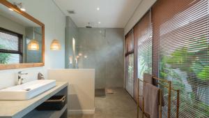 Villa Nikaia by Villa Finder