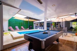 Casa Plata - 10 bed, 5 bdrm - One Block from Clubs