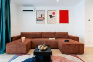 Roots Two - Tranquil Lakeview Escape with Balcony - Bucureştii Noi