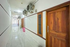 RedDoorz Near Karawang Central Plaza