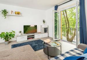 Riverside Apartment No2