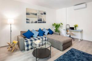 Riverside Apartment No2