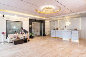 Foxoso Taj View Hotel