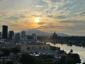 Kuching City Center Riverine Apartment With Balcony and Garden View