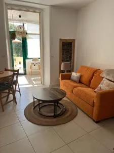 Maison centre-ville avec extérieurs - Ploubezre