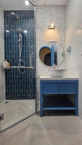 Private Santorini beach villa hosts up to 10 people