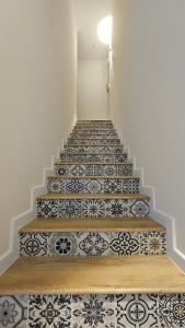 Private Santorini beach villa hosts up to 10 people