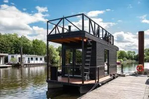 Tiny-Hausboot LIKEDEELER mit Dachterasse und Kamin - Moorwerder