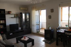 Cosy Rooftop Central Apartment at Pazari i Ri