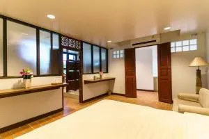 SKY - Fong Lee CC Lampang Walking Street - 程逸府