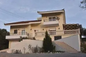 Sunny House in Nature - Amarinthos