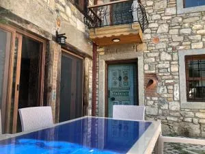 Plaja çok yakın tarihi taş ev - Torba