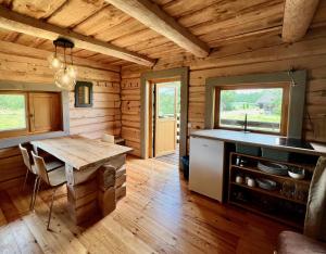 Lakeside cabin with saunas, hot-tub options