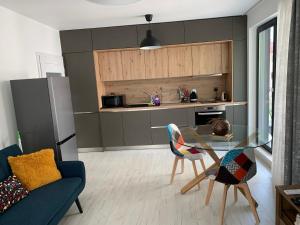 Kirmini apartment