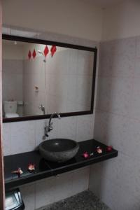 Krisna Bungalows and Restaurant