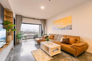 2-3Bedroom Apartment in District 1 Free Pool Gym Sauna