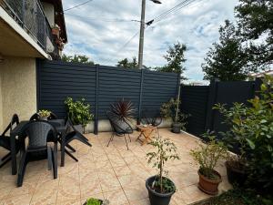 Appartements Au calme dans maison en rez de jardin a 2,2 kms du Groupama stadium et salle LDLC Arena : photos des chambres
