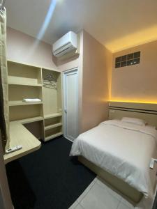 Karana Guesthouse Syariah Bandung & Luang Cafe