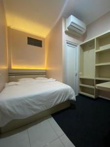 Phòng Giường Đôi Hạng Bình Dân (Budget Double Room)